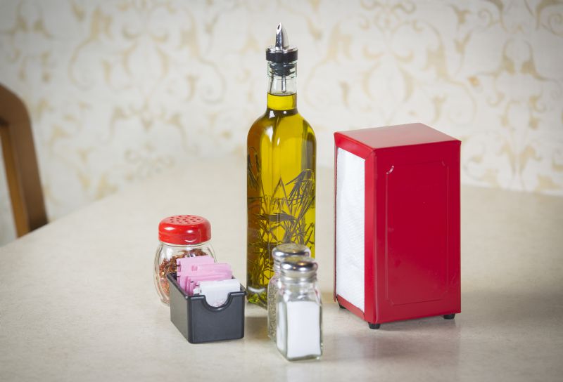 SHAKER SALT & PEPPER 2 OZ GLASS S/S